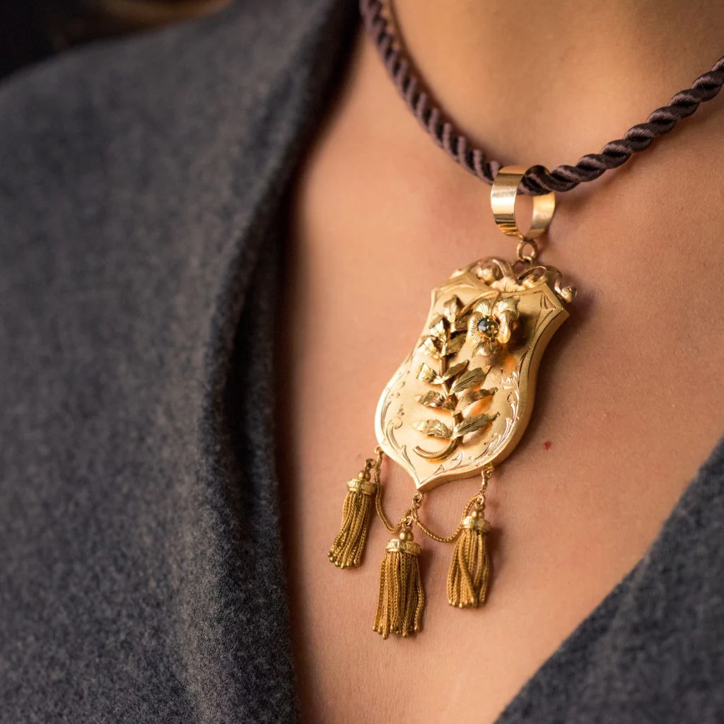 Pendentif en or jaune et émeraude - Image 2