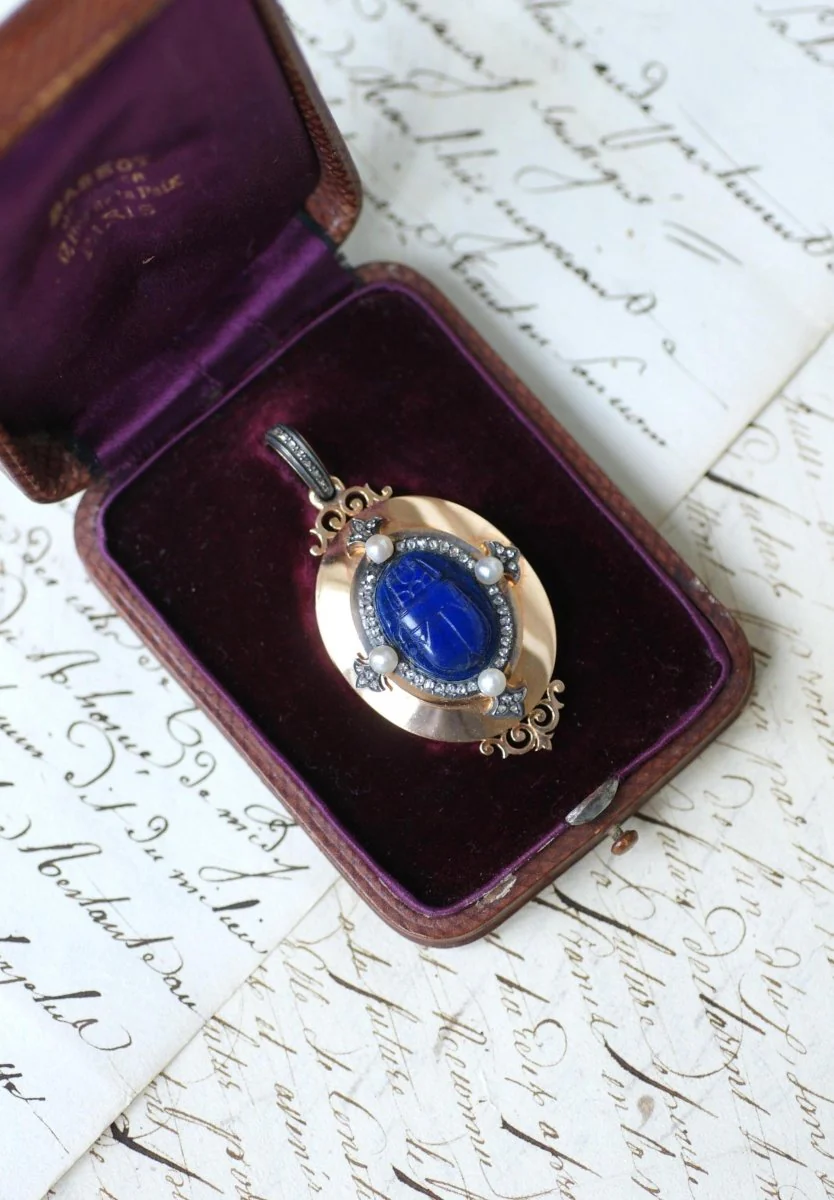 Médaillon Ancien Scarabée Lapis Lazuli Diamants et Perles