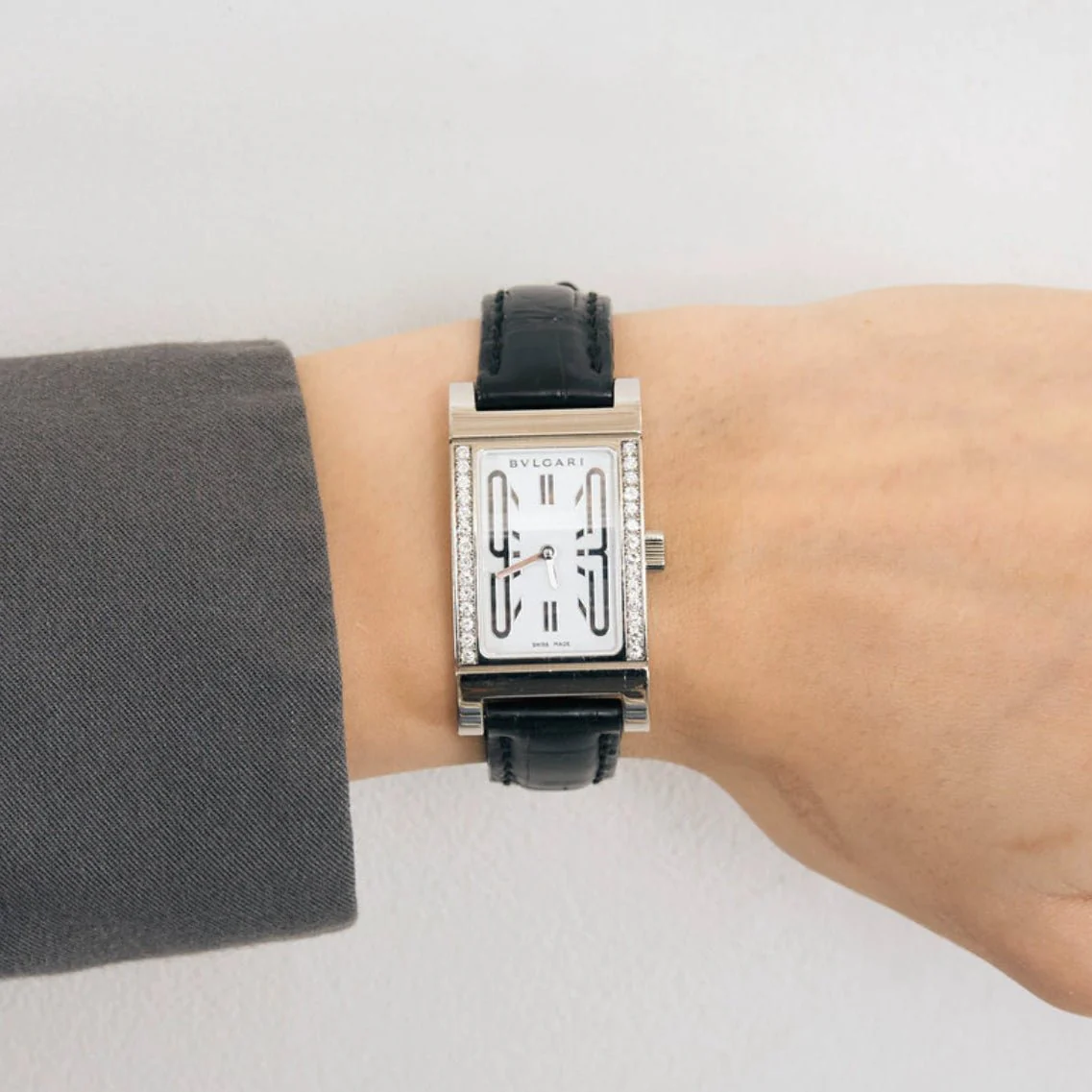 Montre BULGARI "Retrangolo" en or blanc, cuir, quartz et diamants - Image 2