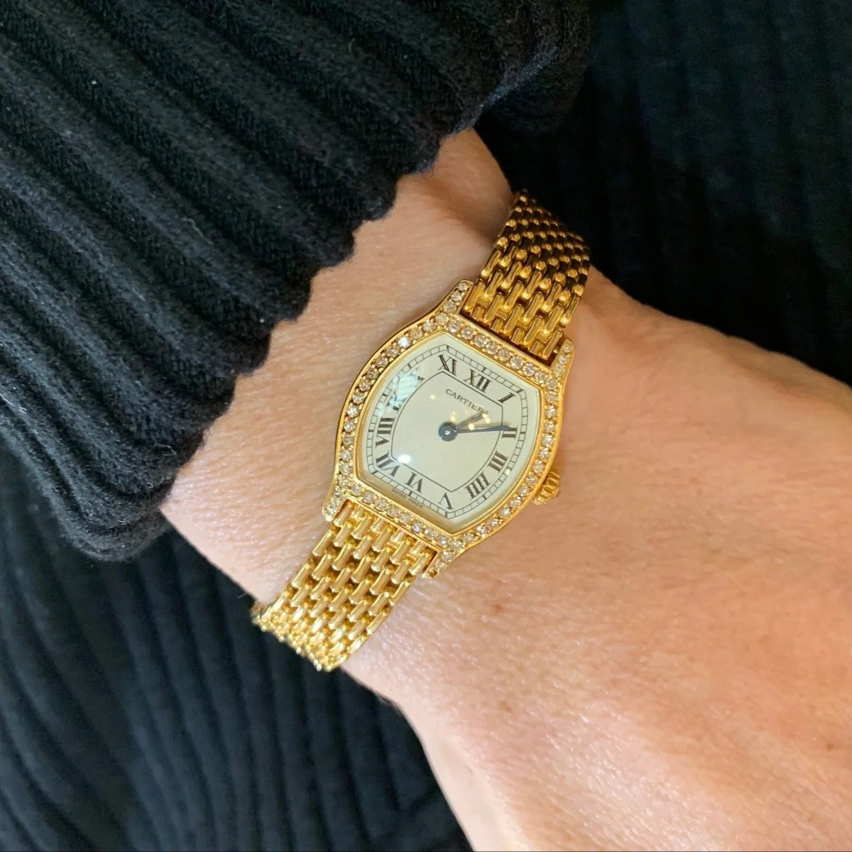 Montre CARTIER "Tortue" en or jaune, acier et diamants - Image 2