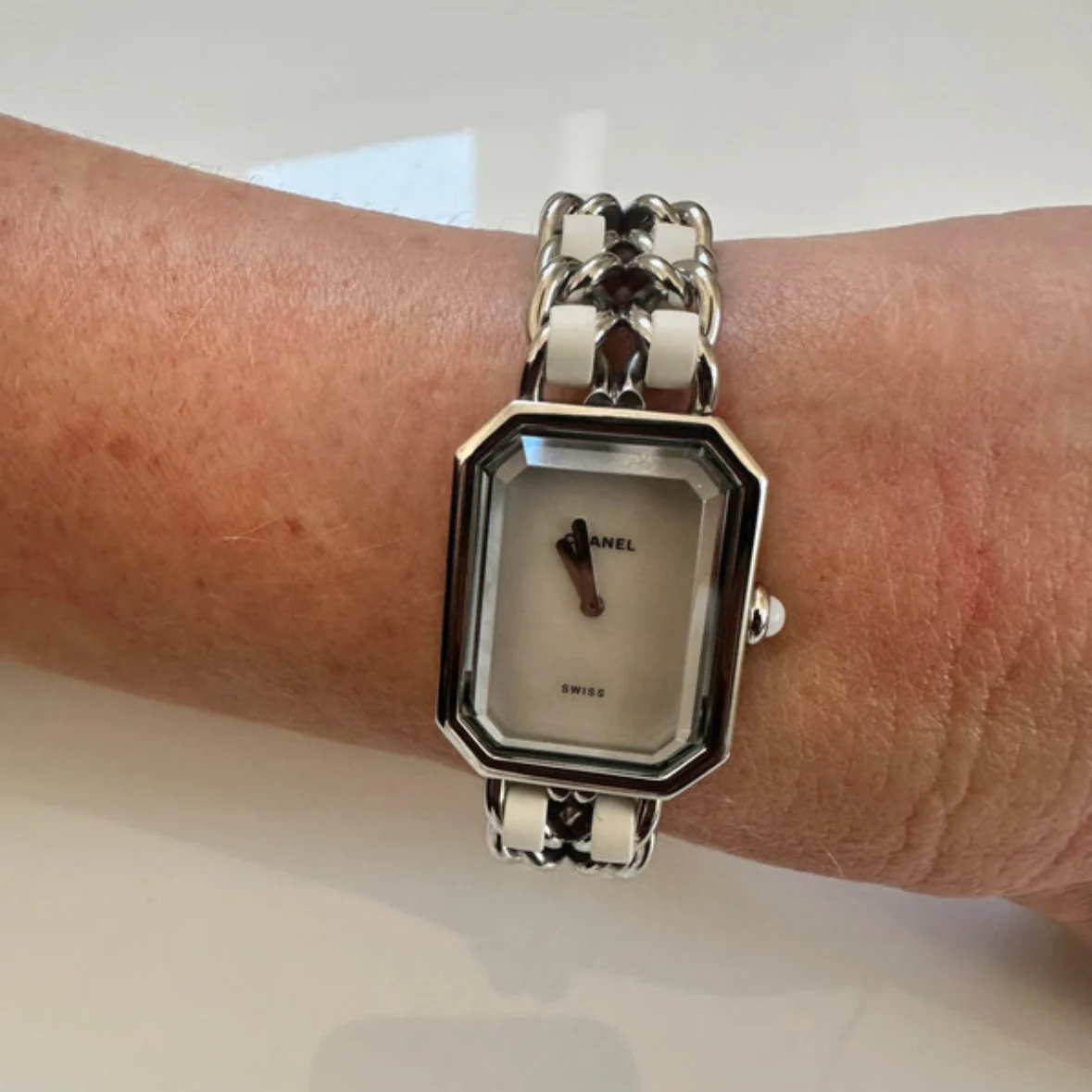 Montre CHANEL "Première" en acier, cuir, nacre et quartz - Image 2