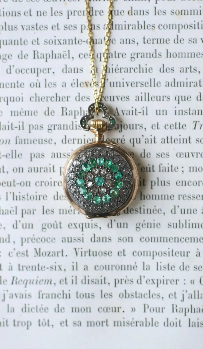 Montre Gousset en or rose, émeraudes et diamants - Image 5