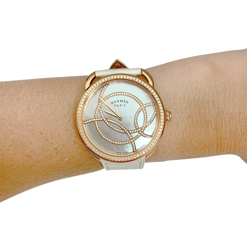 Montre HERMÈS "Arceau" en or rose, diamants et cuir - Image 2