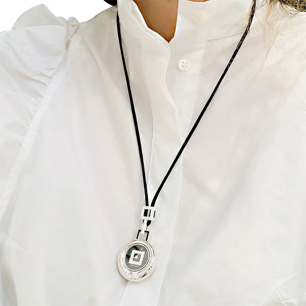 Montre Pendentif CHAUMET "Anneau" en or blanc et diamants - Image 7