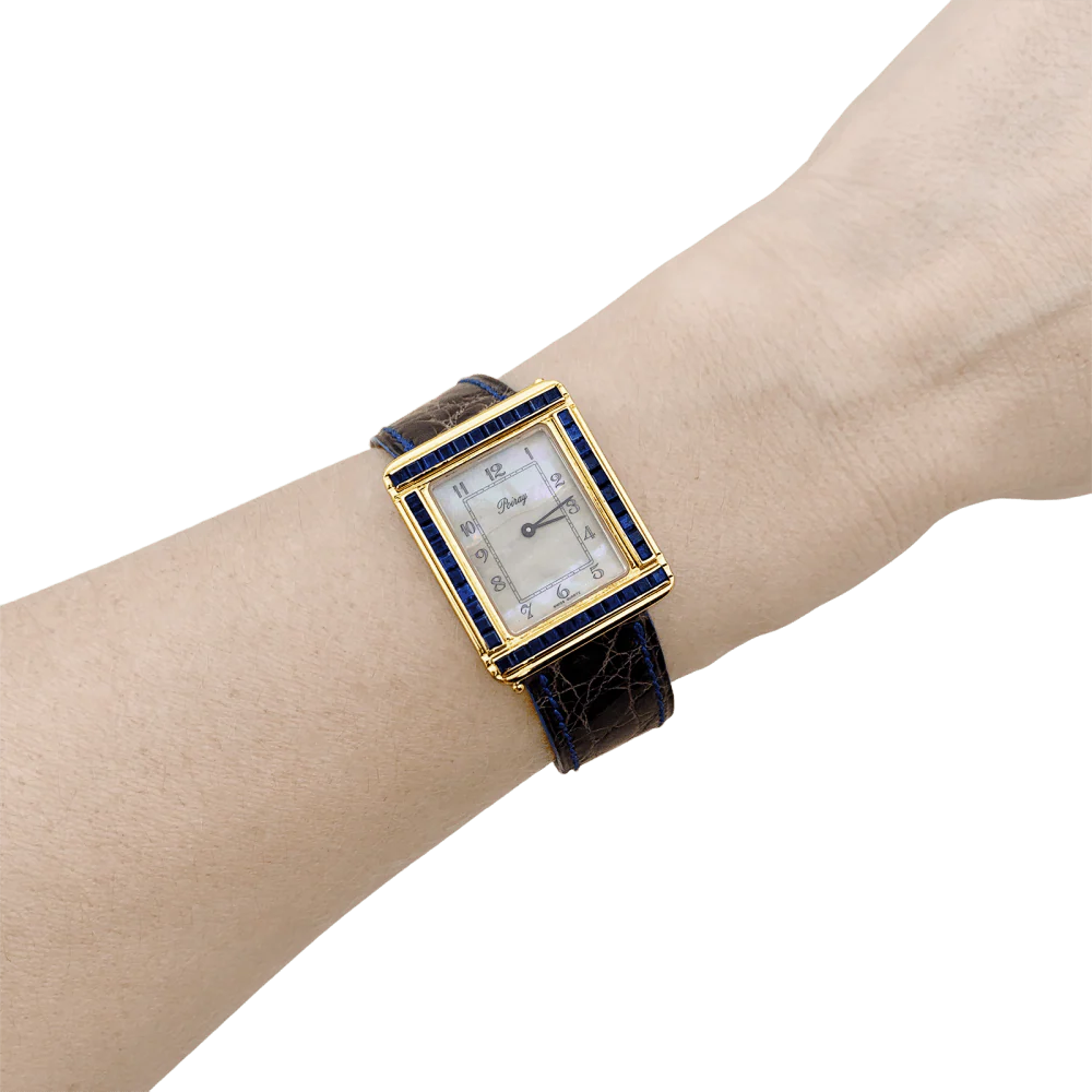 Montre POIRAY "Ma Première" en or jaune, nacre, cuir et saphirs - Image 2