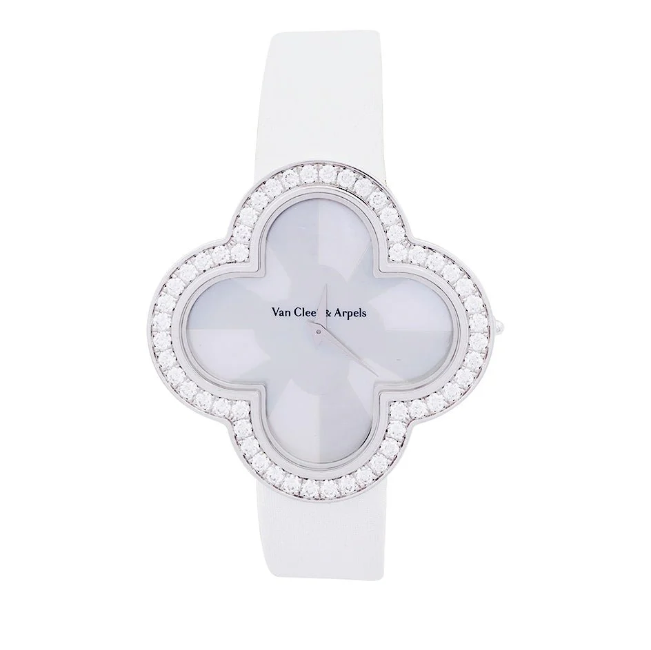 Montre Van Cleef & Arpels, "Alhambra", or blanc, diamants.
