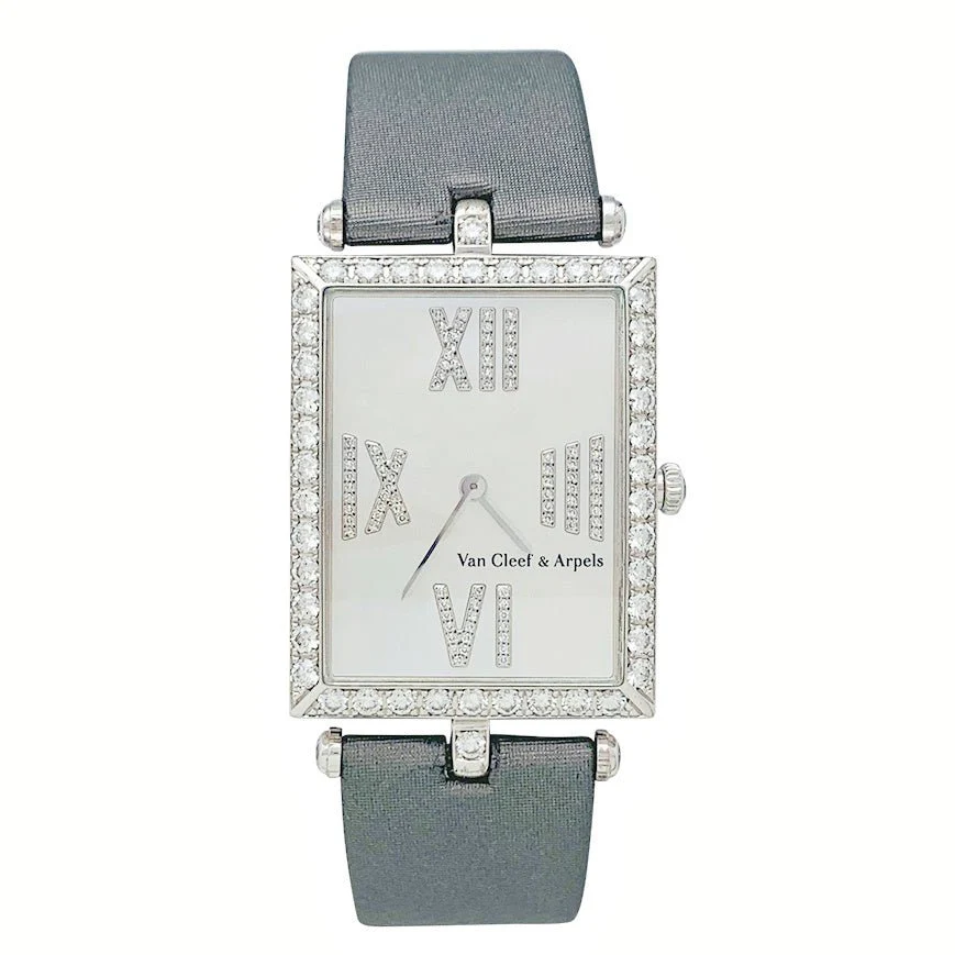 Montre Quartz VAN CLEEF & ARPELS "Classique Arpels" en or blanc, nacre, satin et diamants