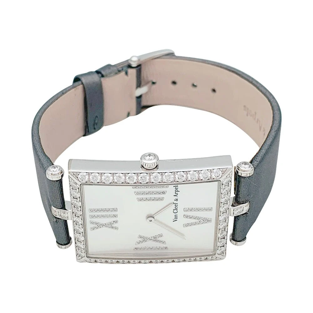 Montre Quartz VAN CLEEF & ARPELS "Classique Arpels" en or blanc, nacre, satin et diamants - Image 6