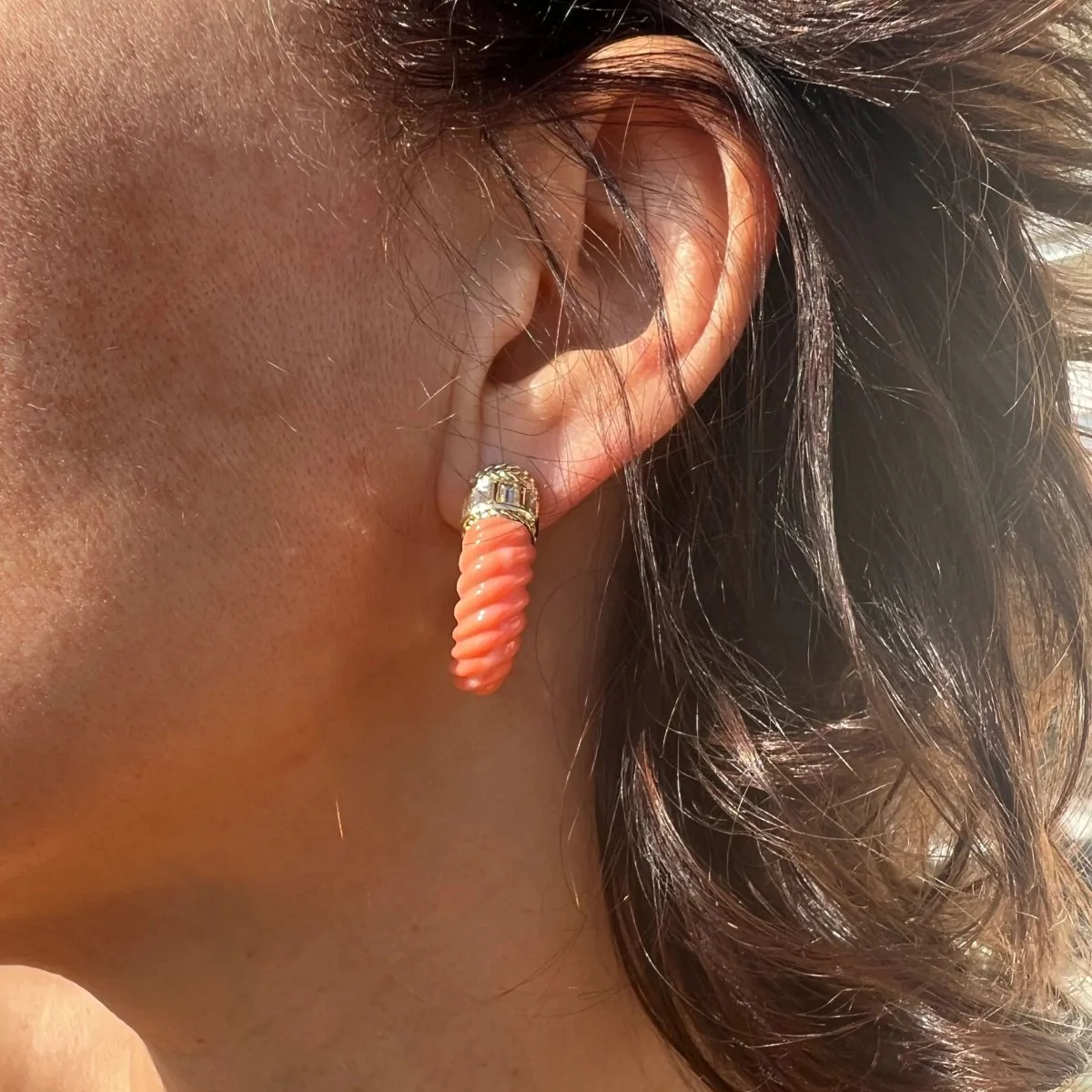 Boucles d'oreilles BOUCHERON or jaune, en corail et diamants - Image 11