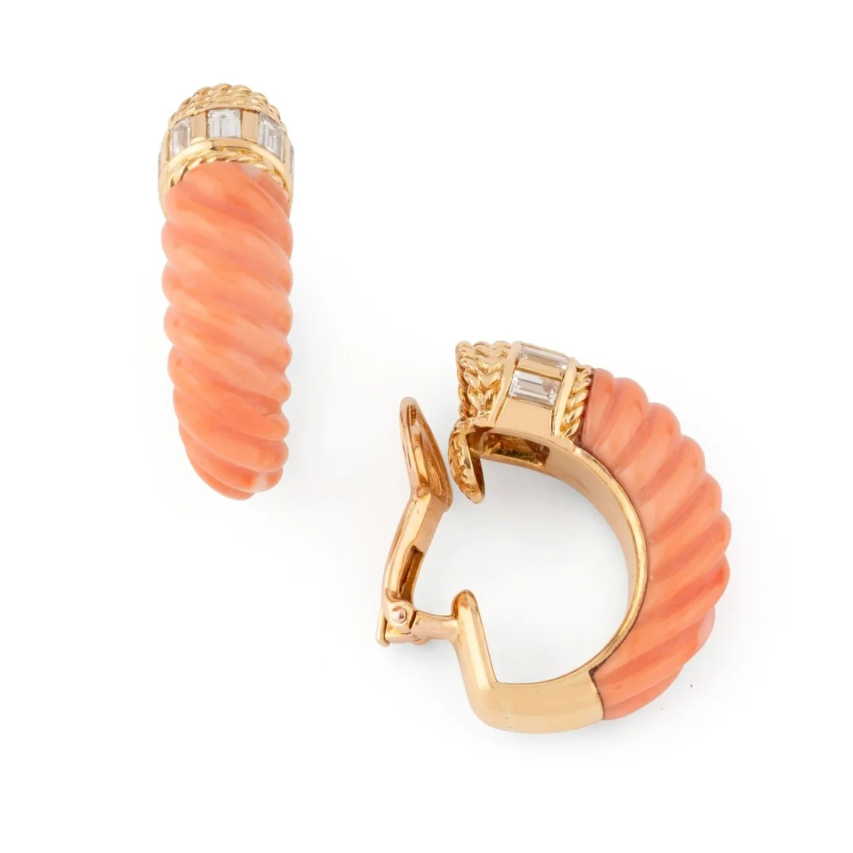 Boucles d'oreilles BOUCHERON or jaune, en corail et diamants - Image 5