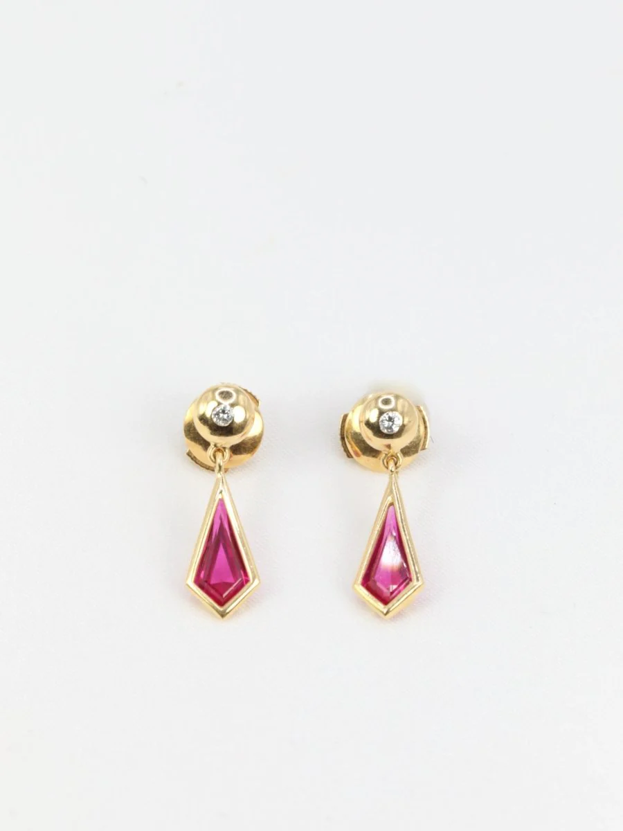 Paire de boucles d’oreilles Pendantes vintage en or et tourmaline