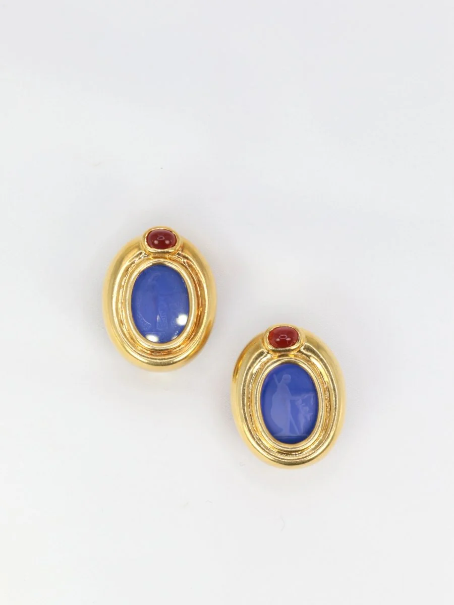 Clips d’oreilles vintage en or, intaille en verre bleu et cornaline - Image 3