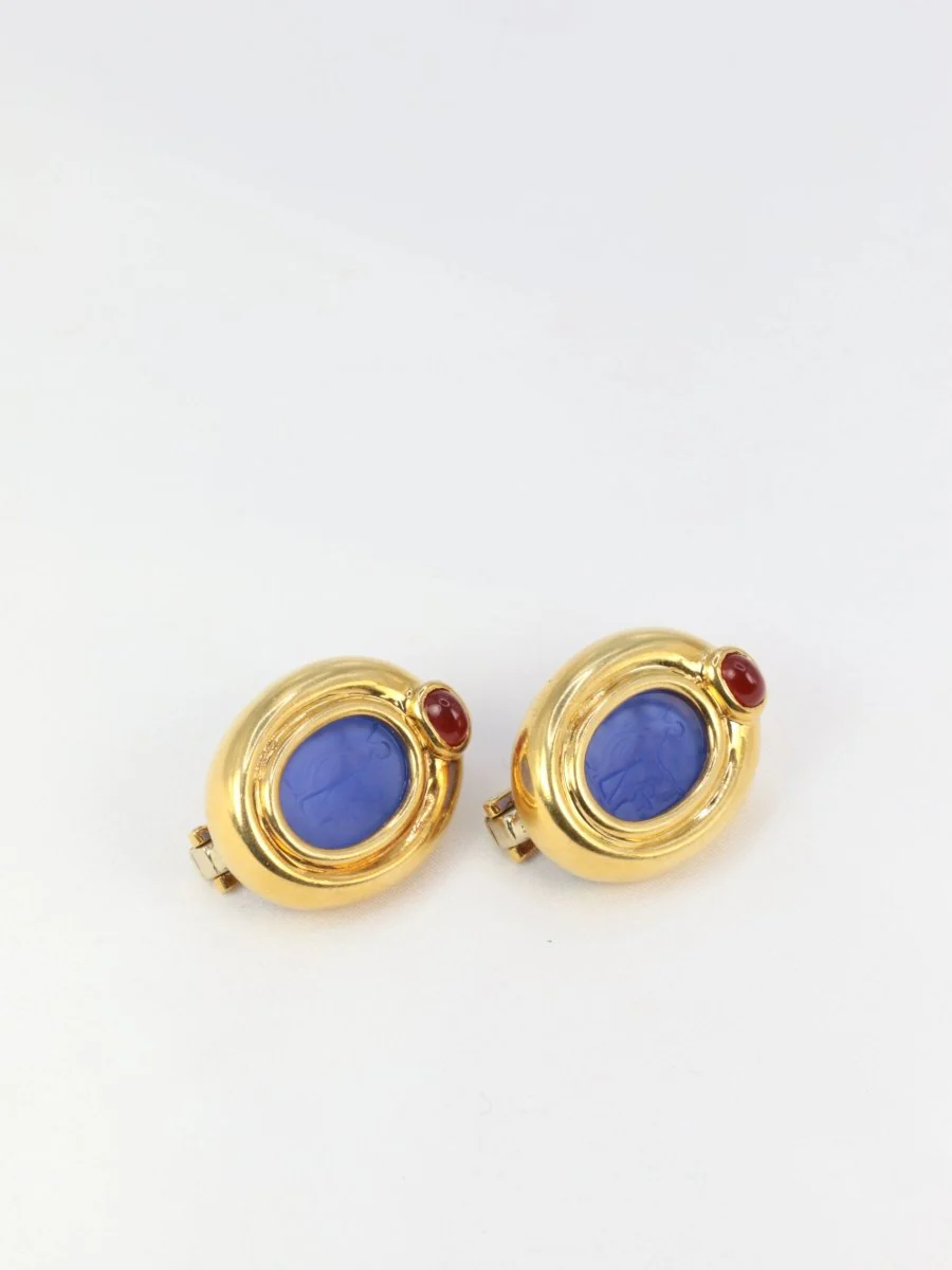 Clips d’oreilles vintage en or, intaille en verre bleu et cornaline - Image 4