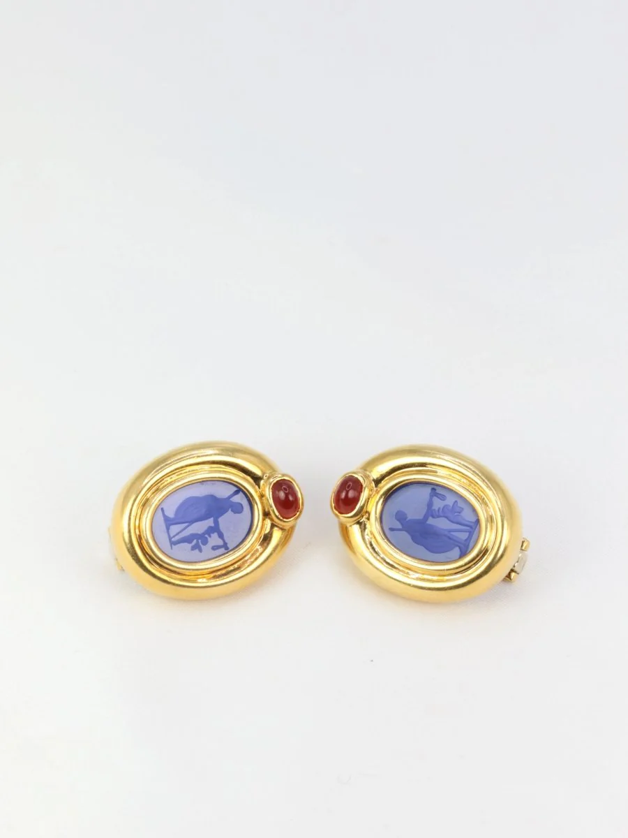 Clips d’oreilles vintage en or, intaille en verre bleu et cornaline - Image 6