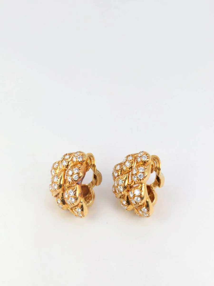 Clips d’oreilles pommes de pins en or et diamants, 1970 - Image 4