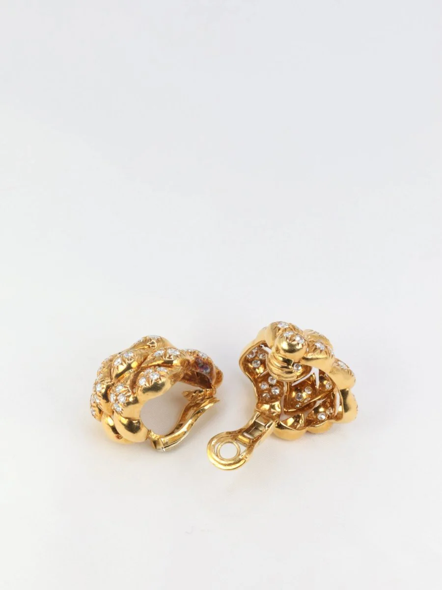 Clips d’oreilles pommes de pins en or et diamants, 1970 - Image 6