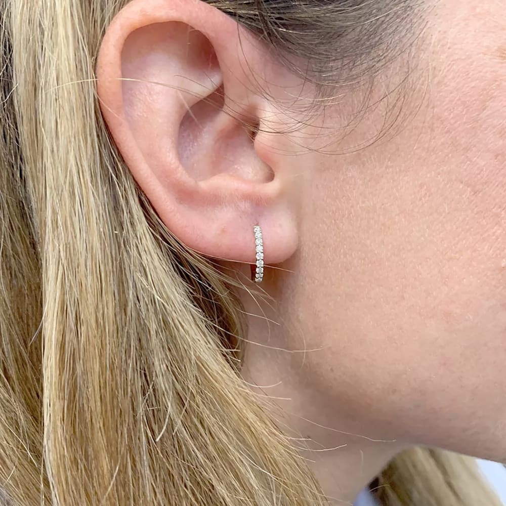 Boucles d'oreilles Créoles en or blanc et diamants - Image 2