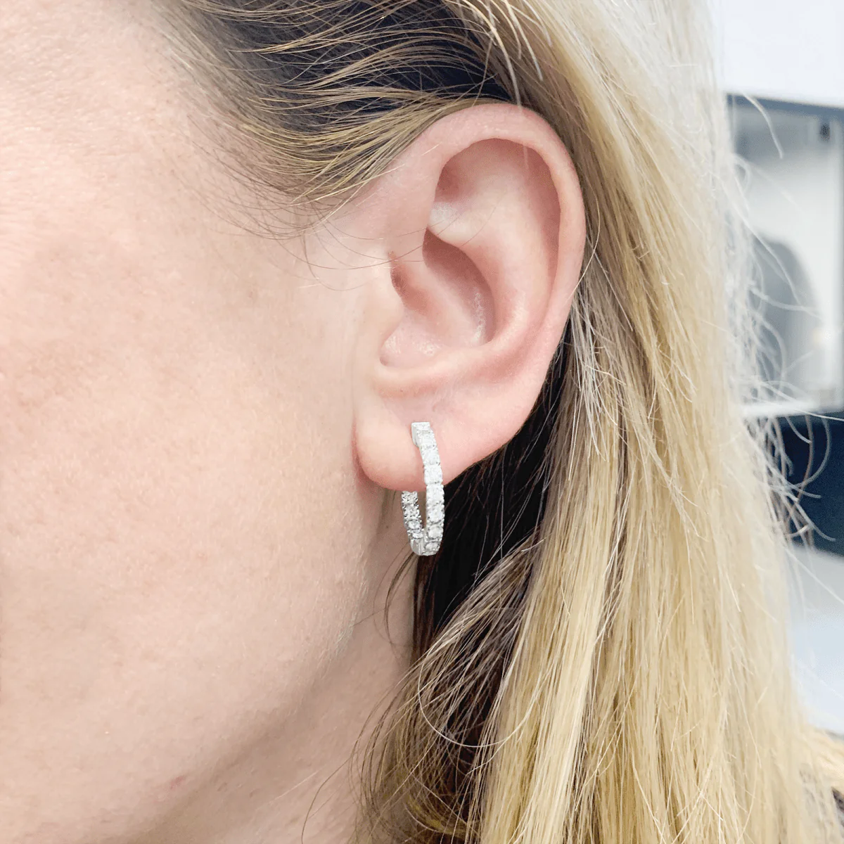 Boucles d'oreilles Créoles en or blanc et diamants - Image 2