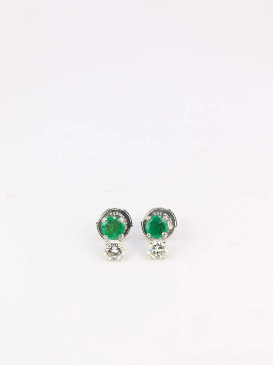 Paire de puces d'oreilles vintage en or blanc, diamants et émeraudes - Image 3