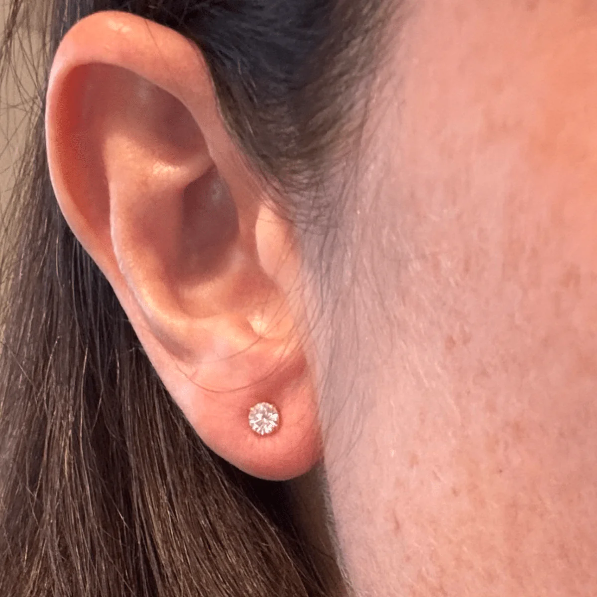 Boucles d'oreilles clous en diamant - Image 2