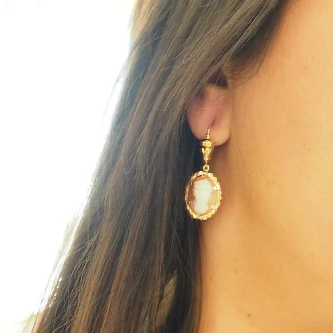 Boucles d'oreilles Pendantes en or jaune et camées - Image 2