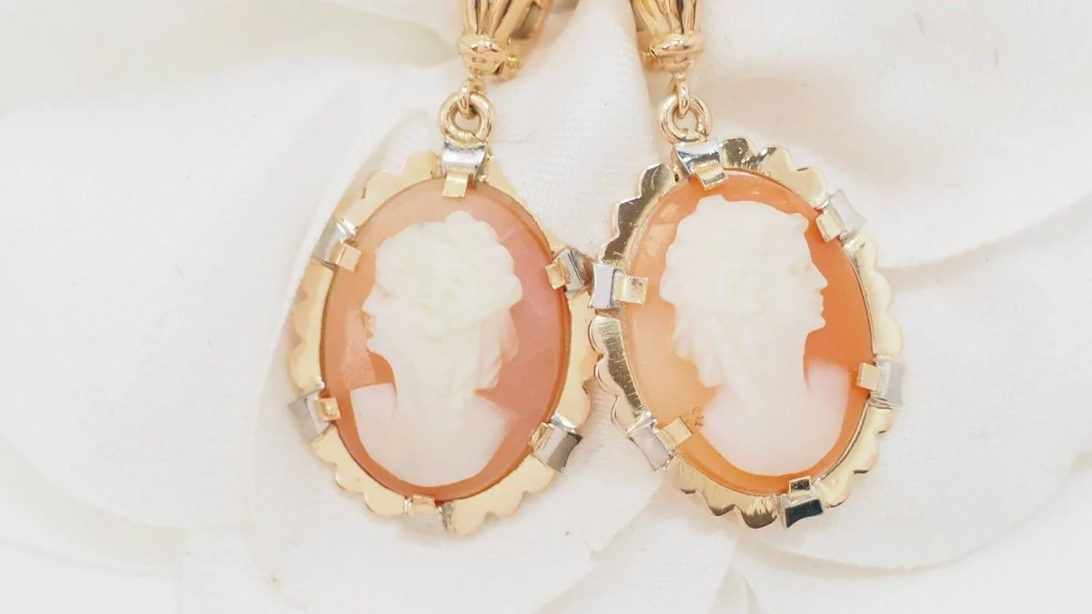 Boucles d'oreilles Pendantes en or jaune et camées - Image 4