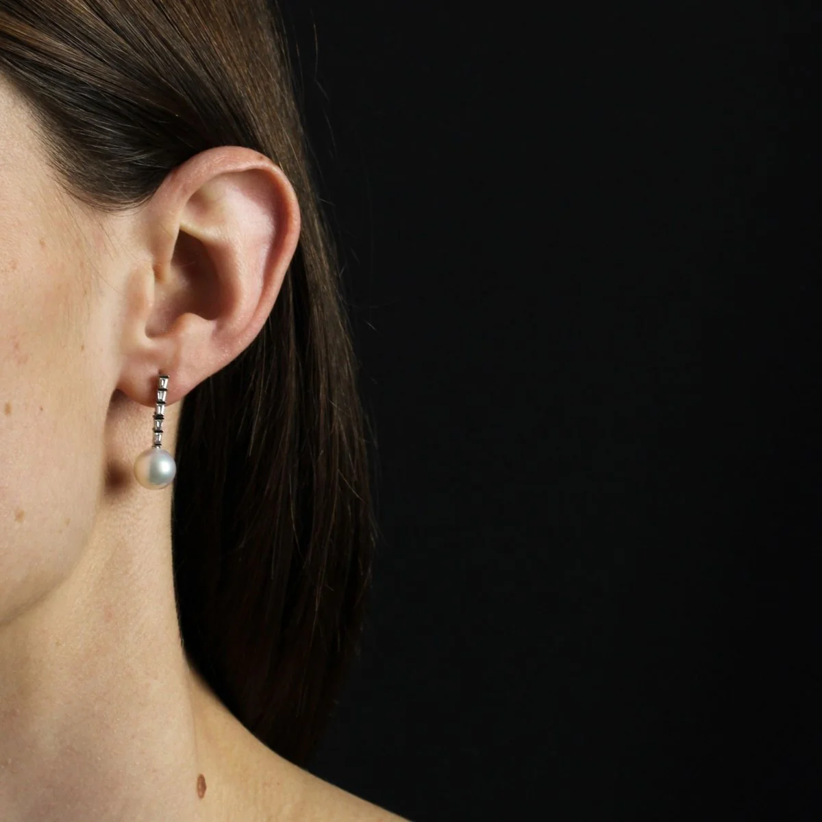 Boucles d'oreilles Pendantes en or blanc, perles et diamants - Image 2