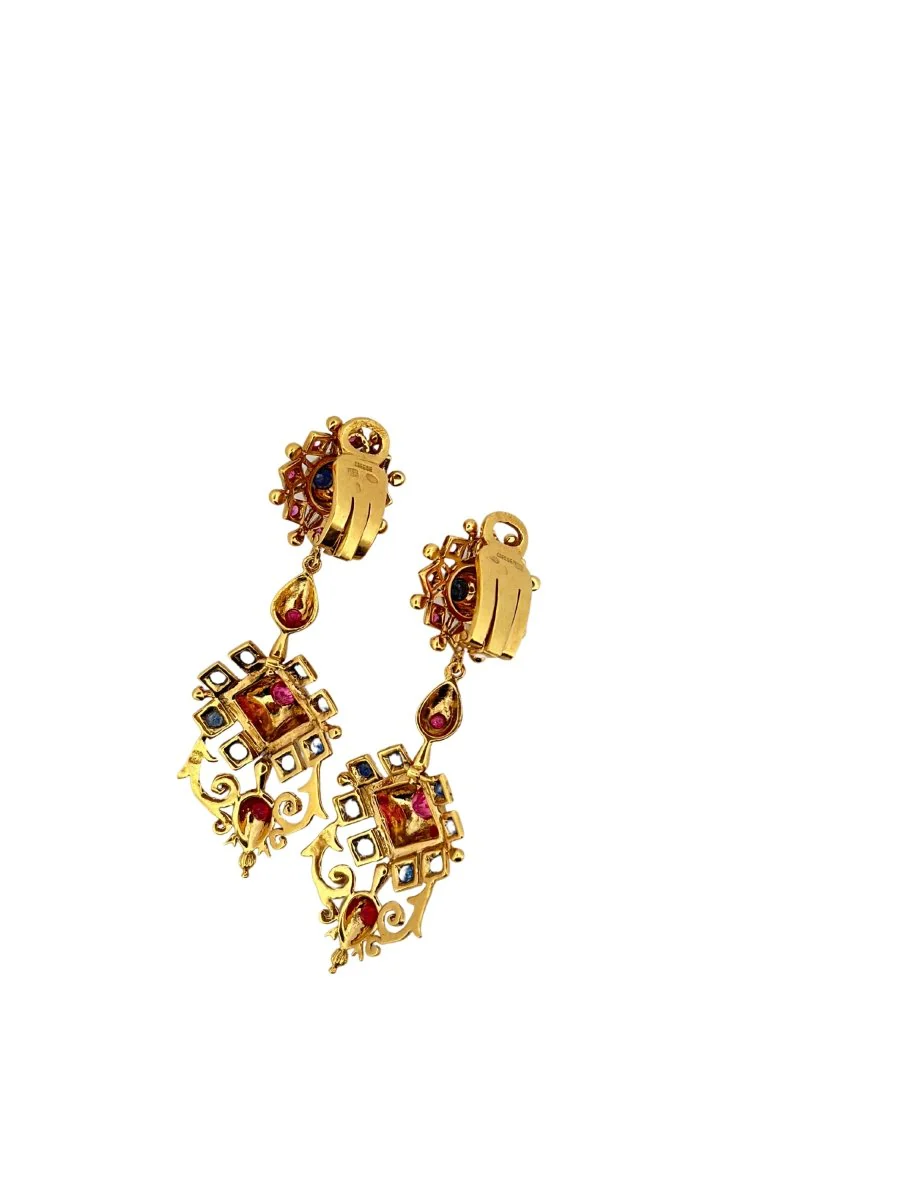 Pendants d'oreilles ZOLOTAS en or jaune, rubis et saphirs - Image 3