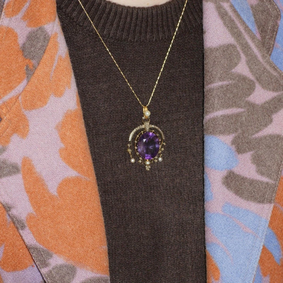 Pendentif en or jaune, argent, améthyste, perle, et diamants - Image 11