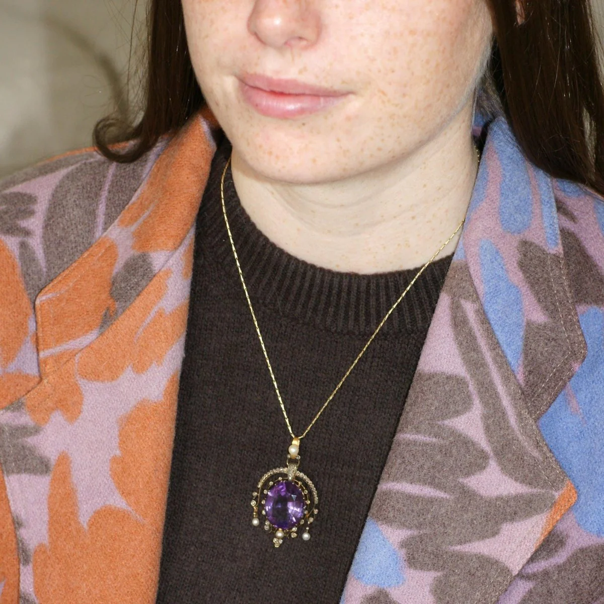 Pendentif en or jaune, argent, améthyste, perle, et diamants - Image 7
