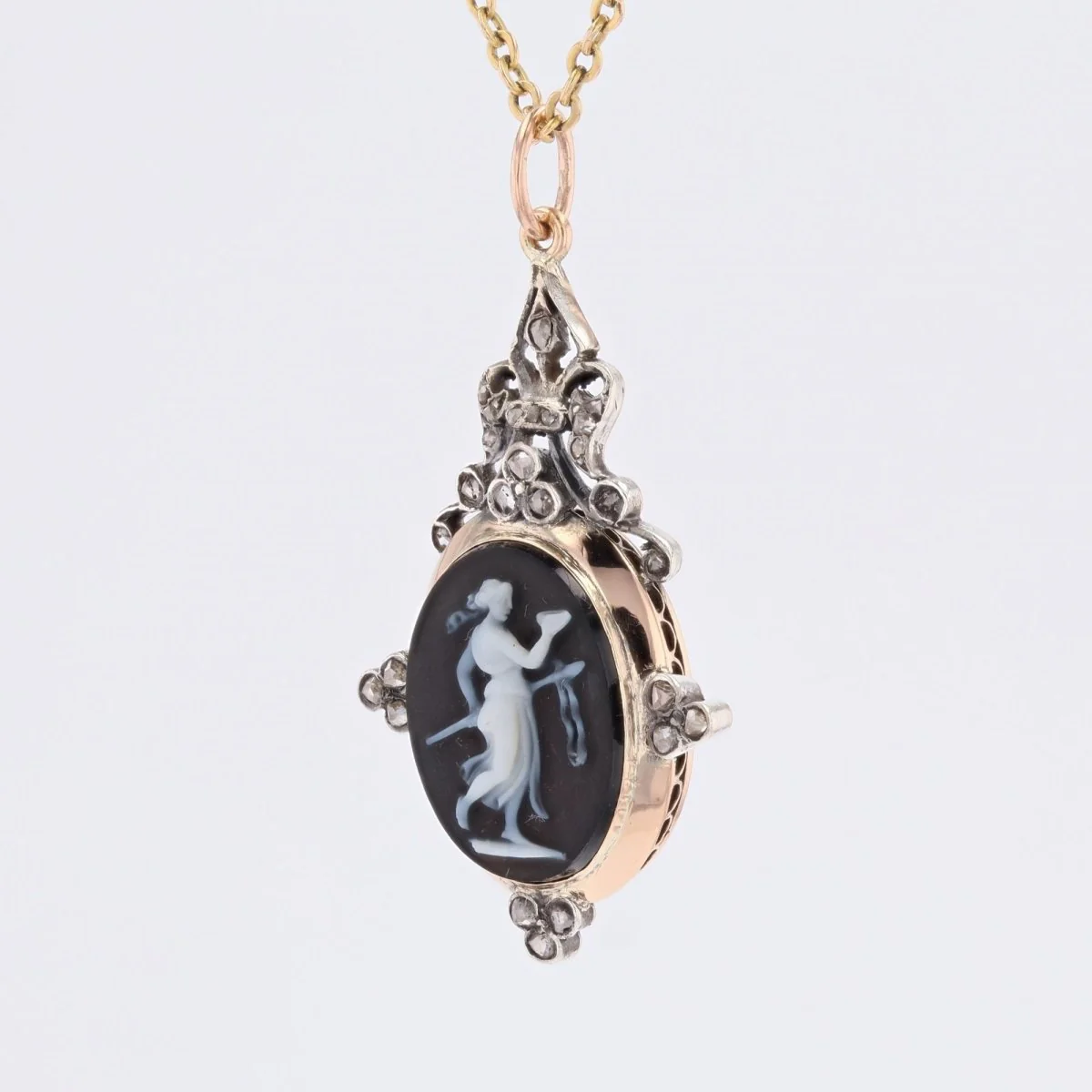 Pendentif camée en or rose et diamants - Image 4
