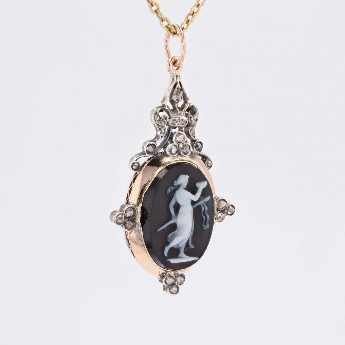 Pendentif camée en or rose et diamants - Image 5