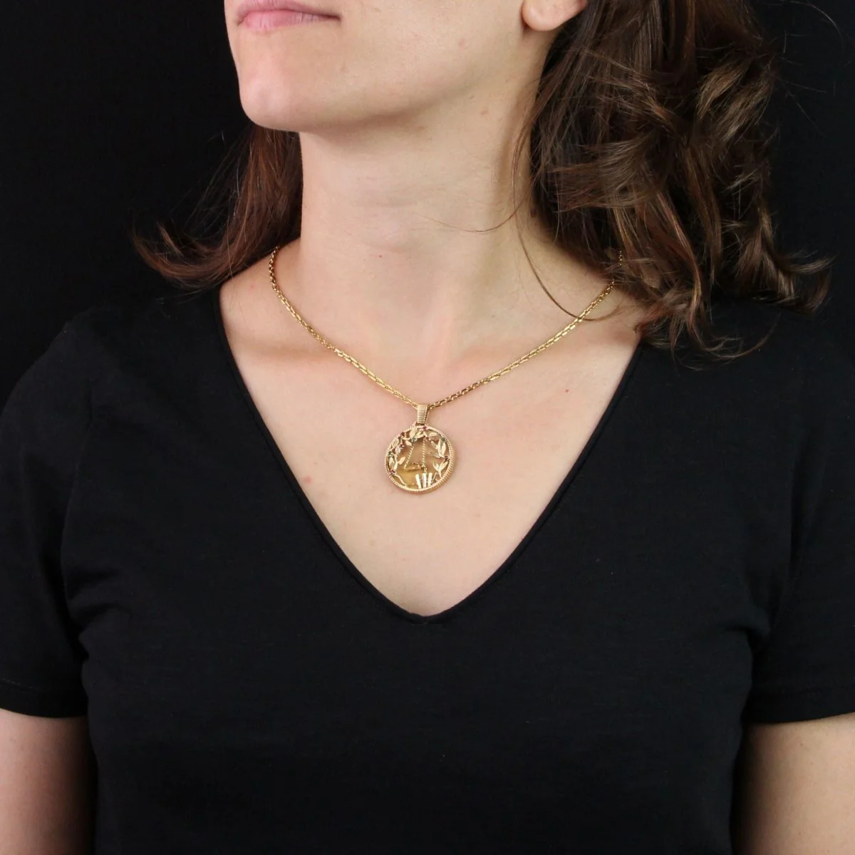 Pendentif en or jaune et émeraudes - Image 2