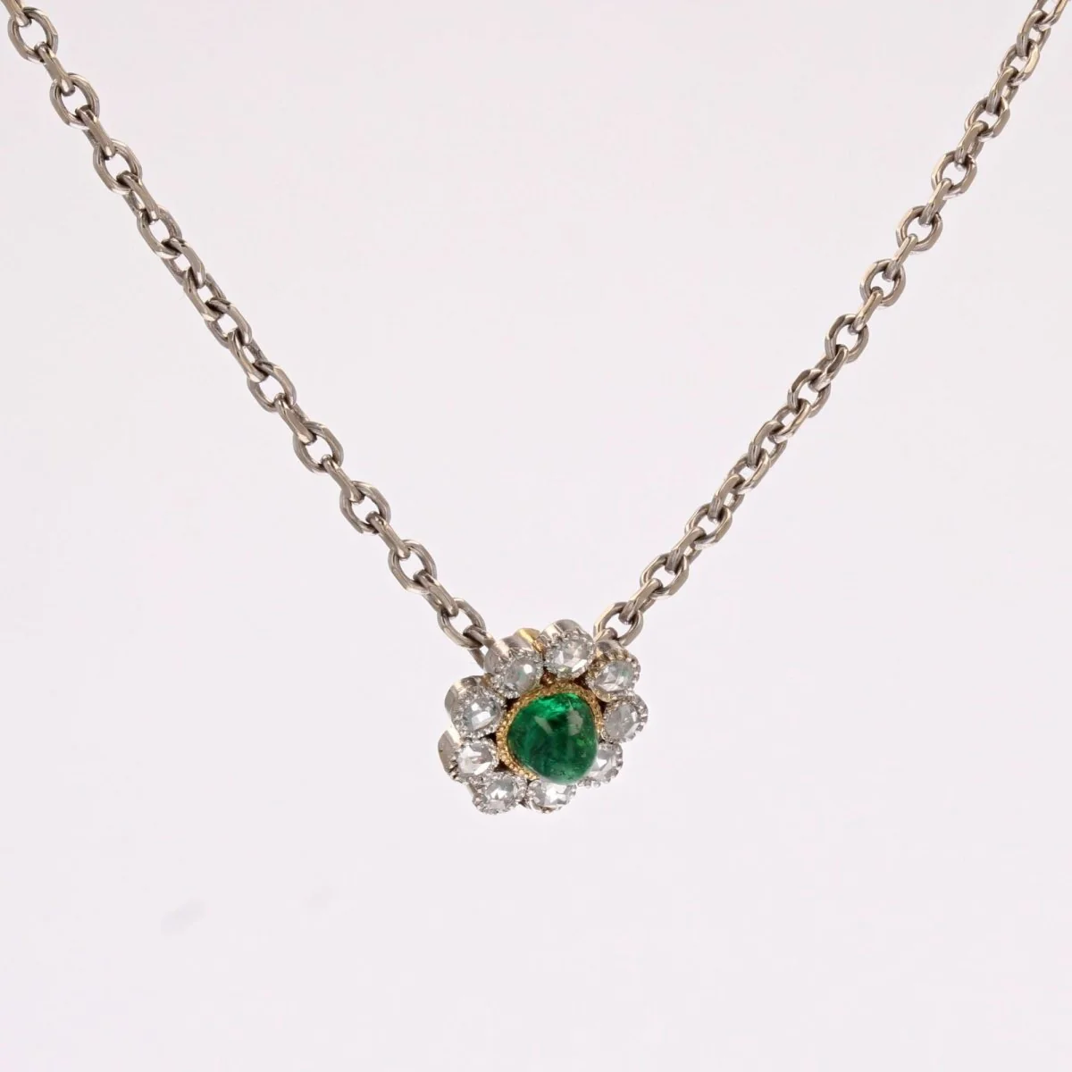 Pendentif en or jaune, platine, émeraude et diamants - Image 4