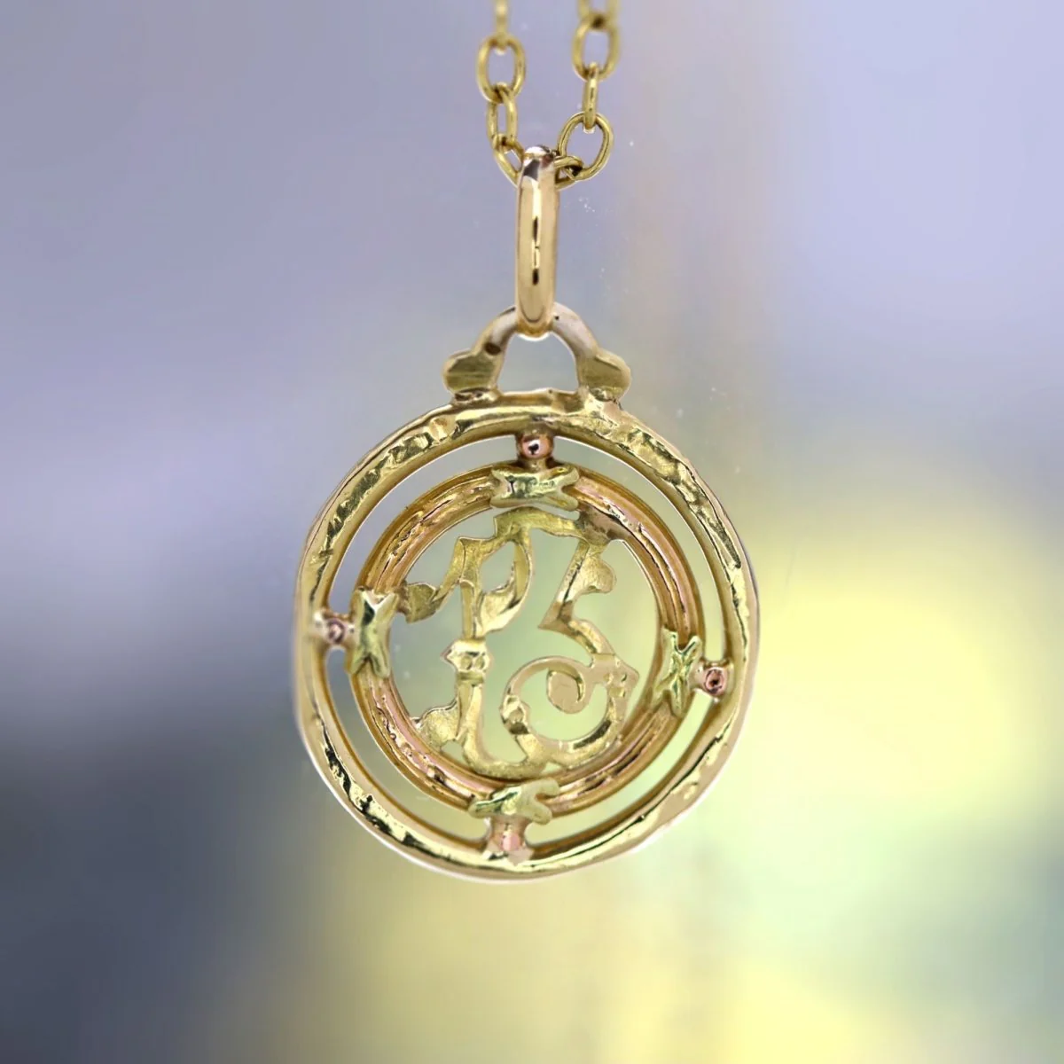 Pendentif ancien en or jaune et or vert - Image 3