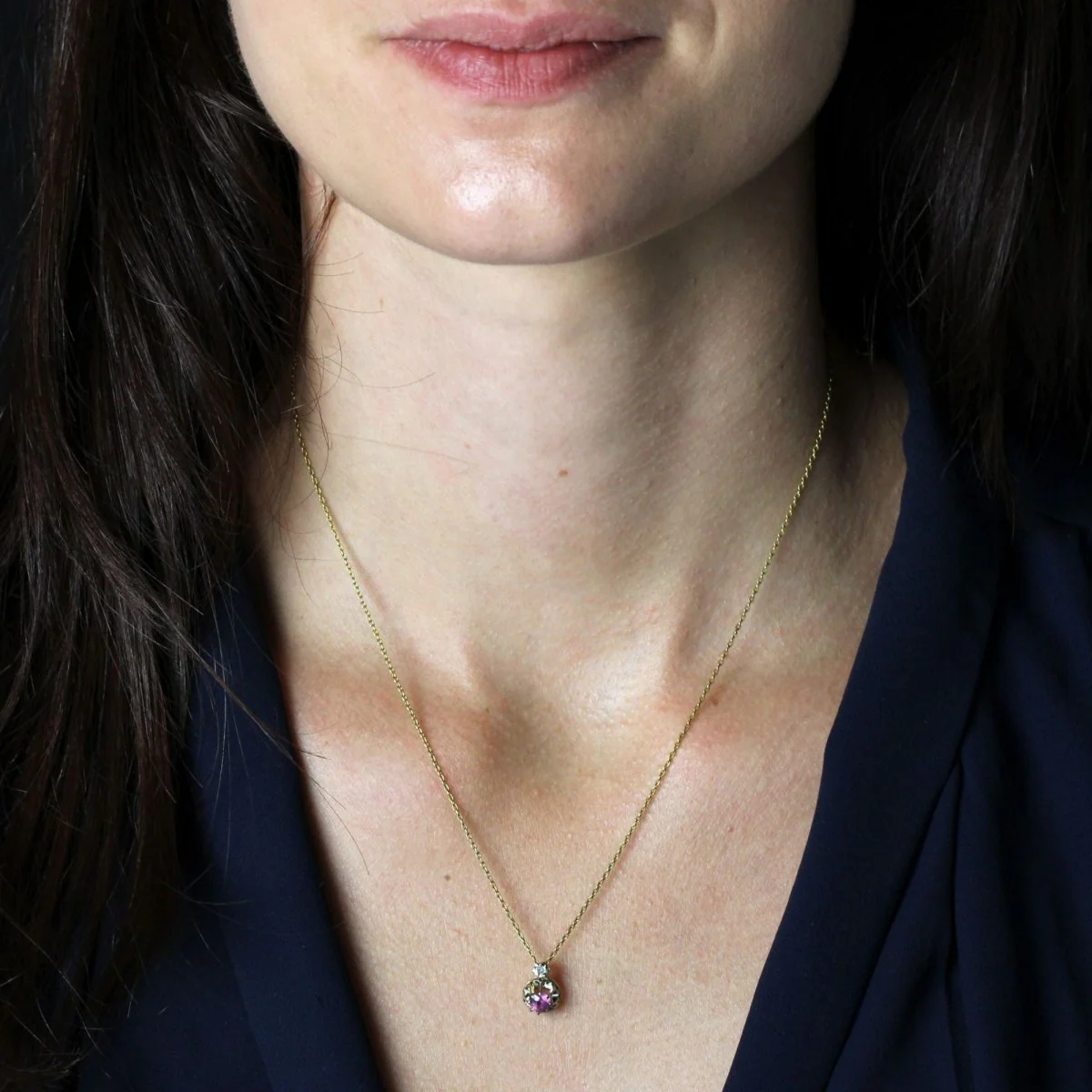 Collier Pendentif en or jaune, saphir et diamant - Image 2