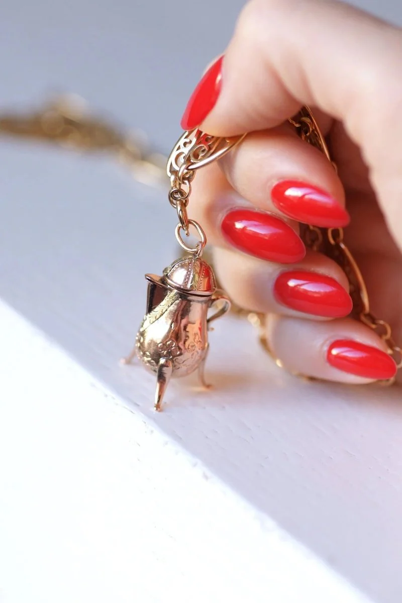Pendentif ancien théière, verseuse, en or rose et jaune 9Kt, XVIIIe Siècle - Image 5