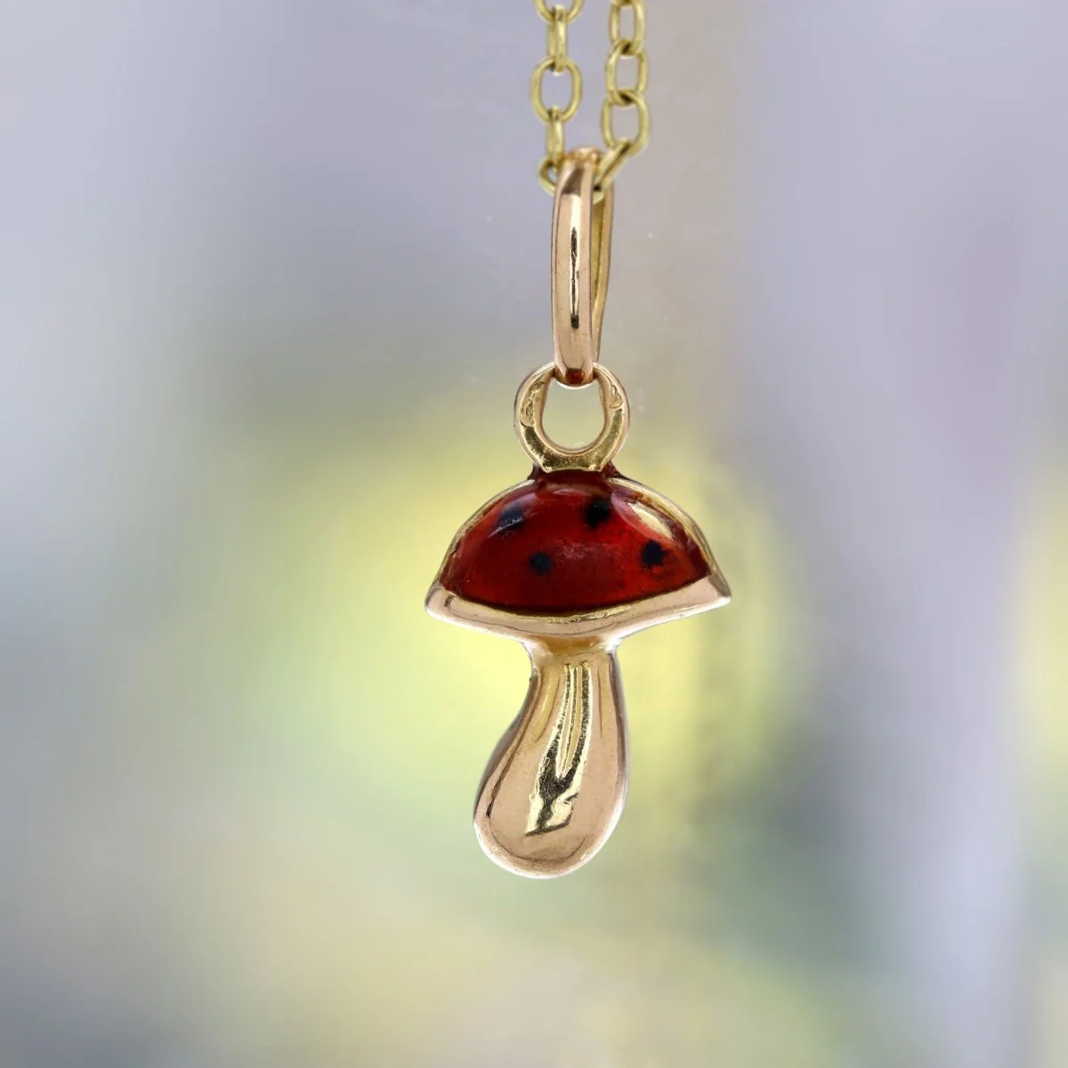 Pendentif breloque champignon en or jaune et émail - Image 3