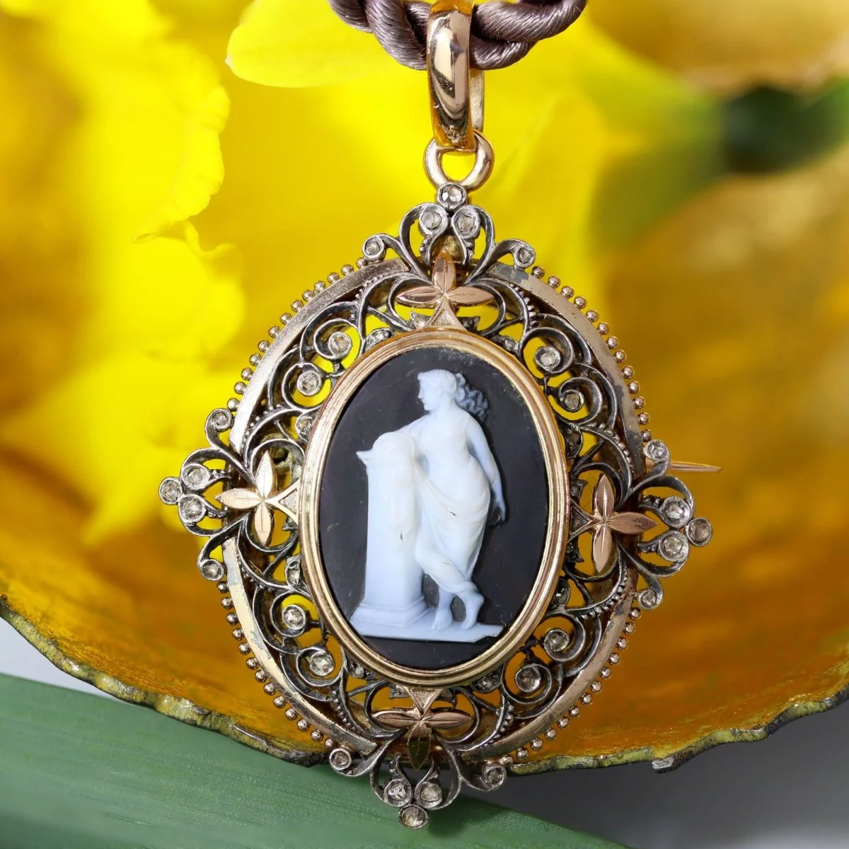 Pendentif broche camée en or rose et argent avec diamants - Image 3