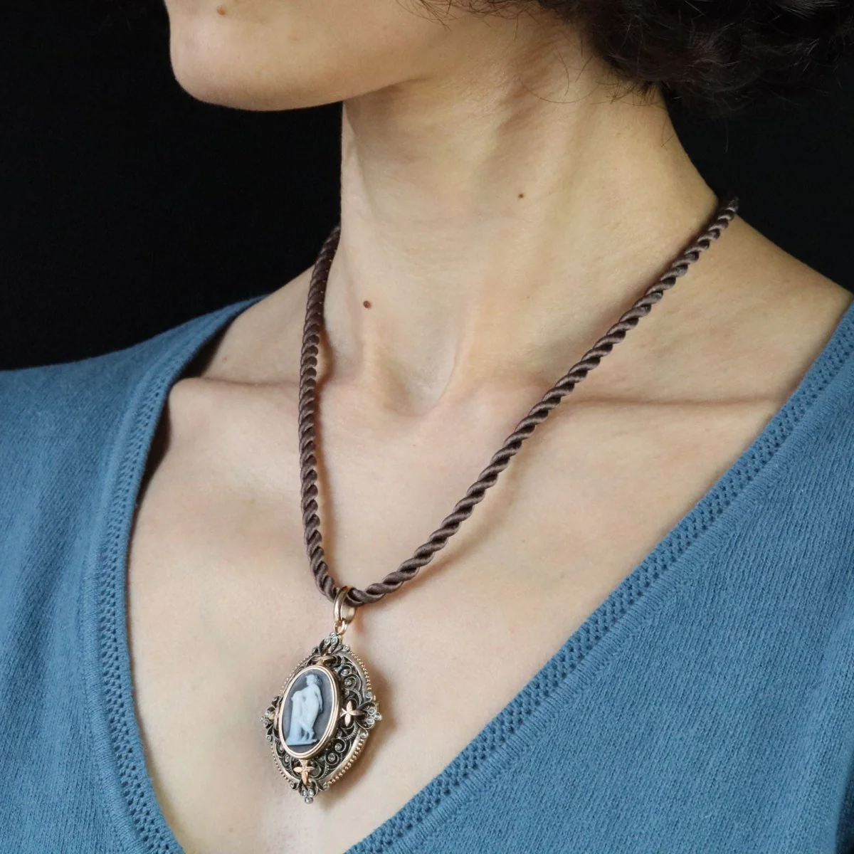Pendentif broche camée en or rose et argent avec diamants - Image 7