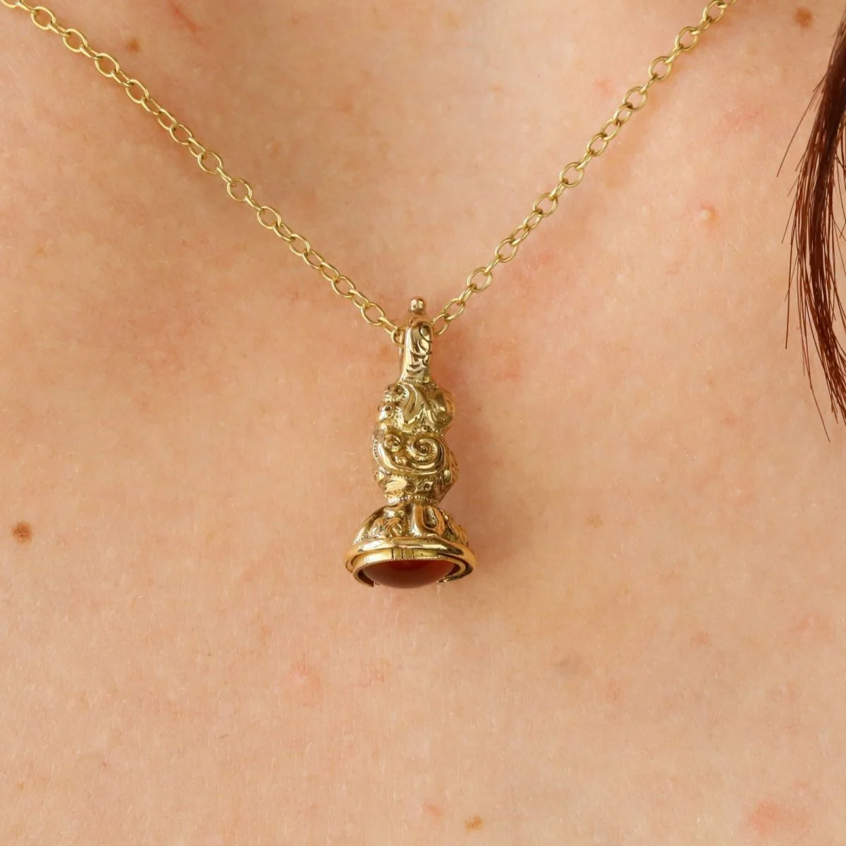 Pendentif cachet en or jaune et verre - Image 7