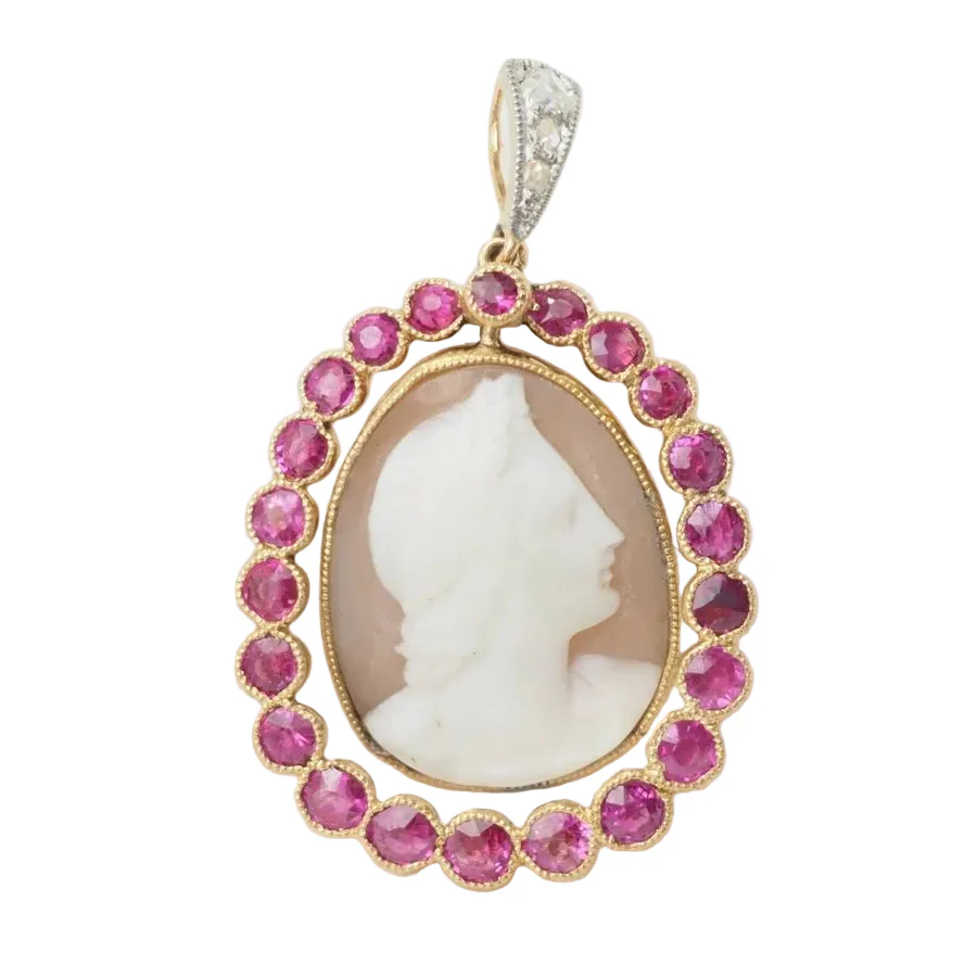 Pendentif Camée en or jaune et rubis