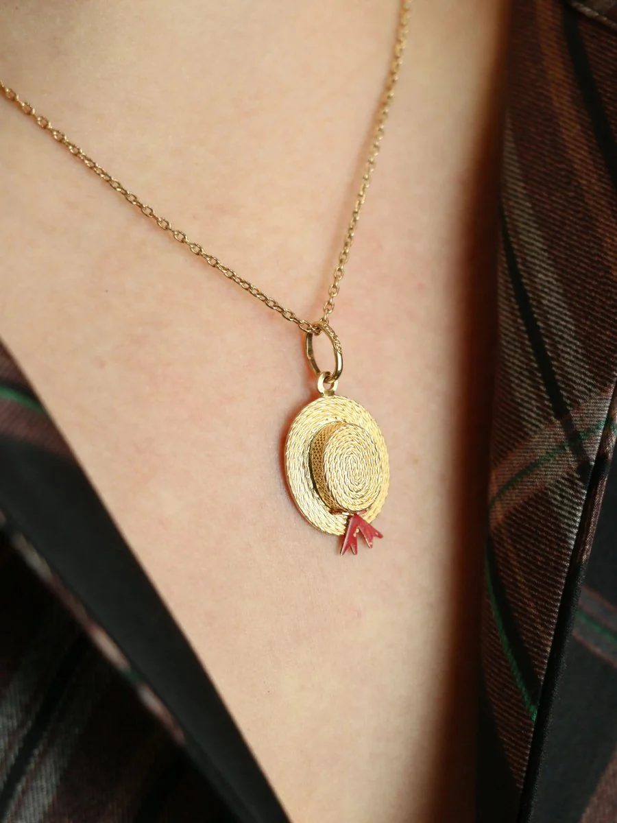 Pendentif charms vintage chapeau or jaune email rouge - Image 2