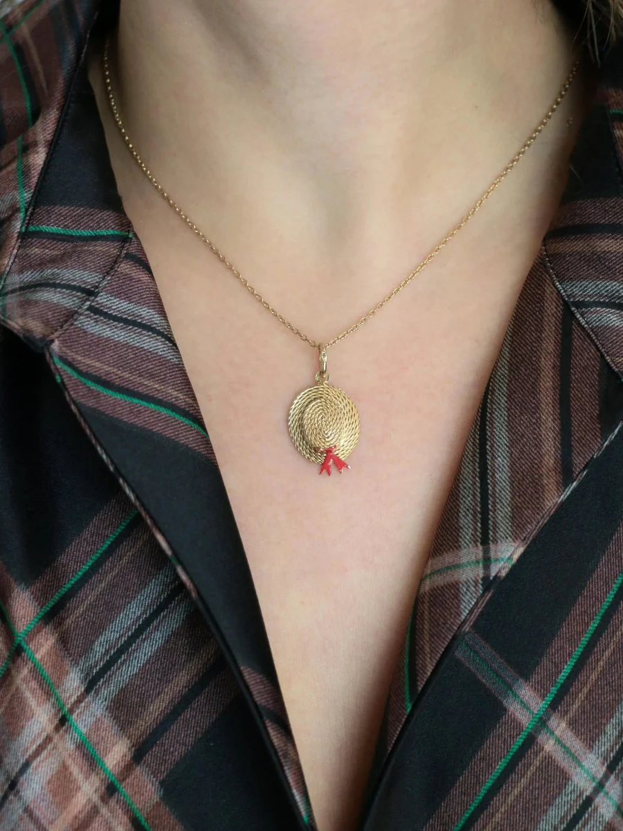 Pendentif charms vintage chapeau or jaune email rouge - Image 3