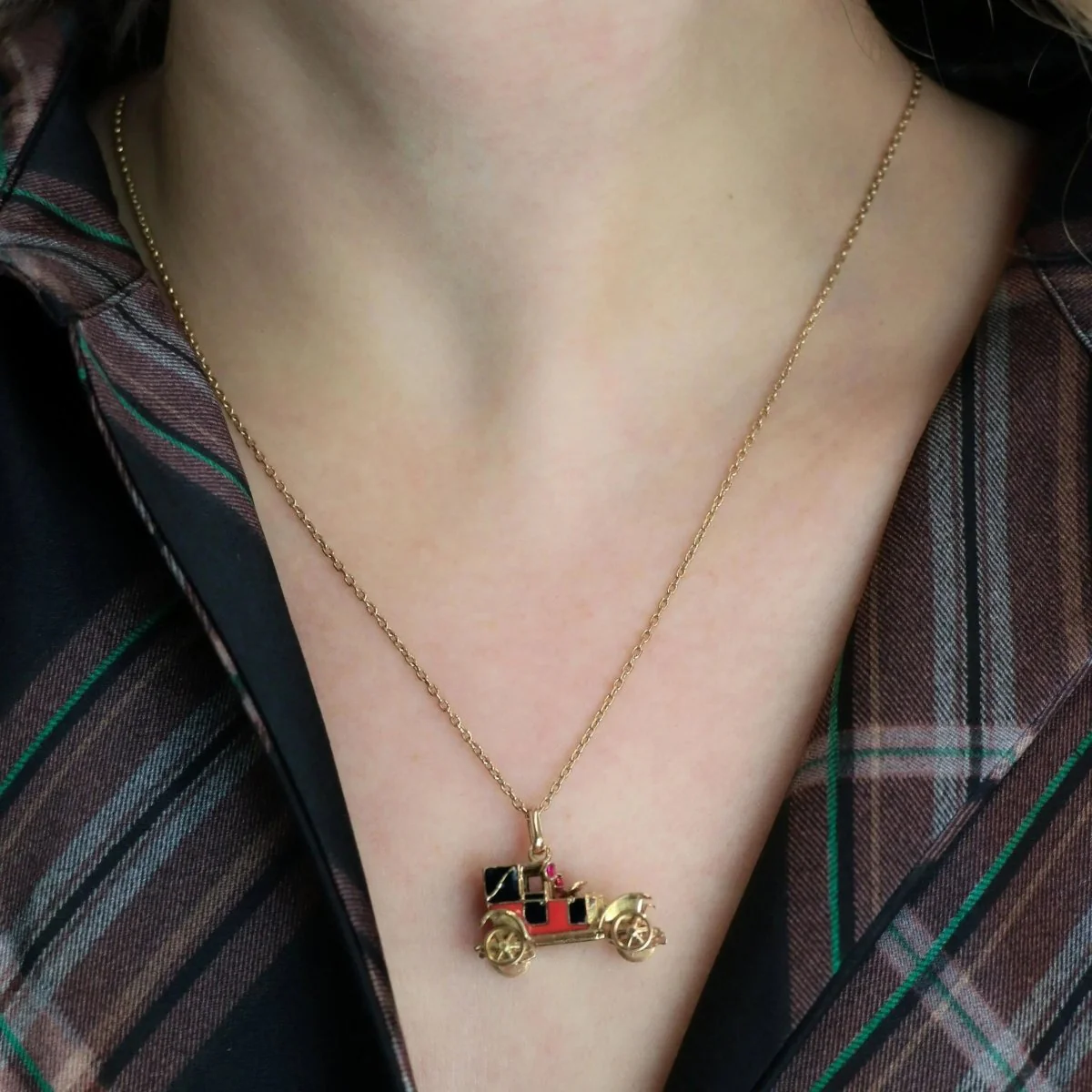 Pendentif charms vintage voiture ancienne or jaune rubis email - Image 9