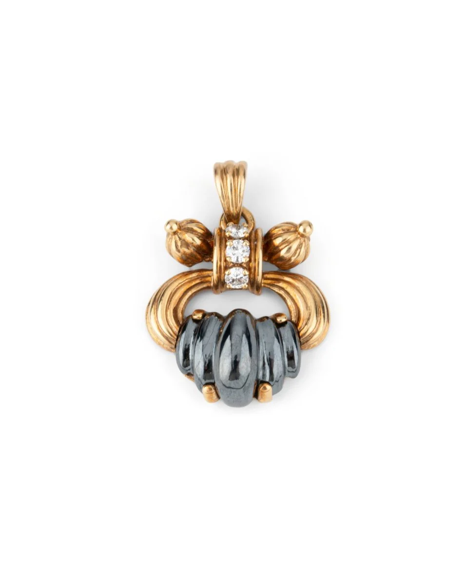 Pendentif CHAUMET en or jaune, hématite et diamants