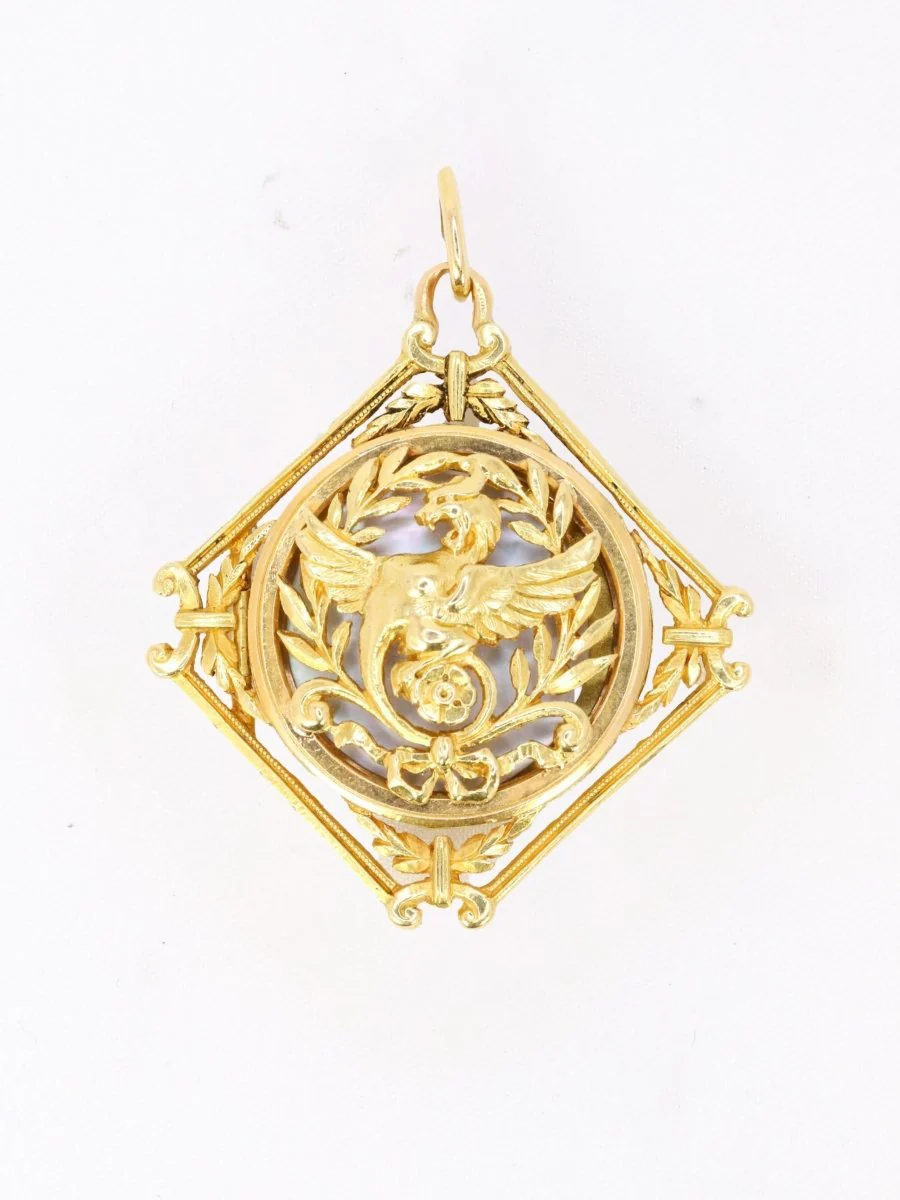 Pendentif Chimère Art Nouveau or jaune nacre