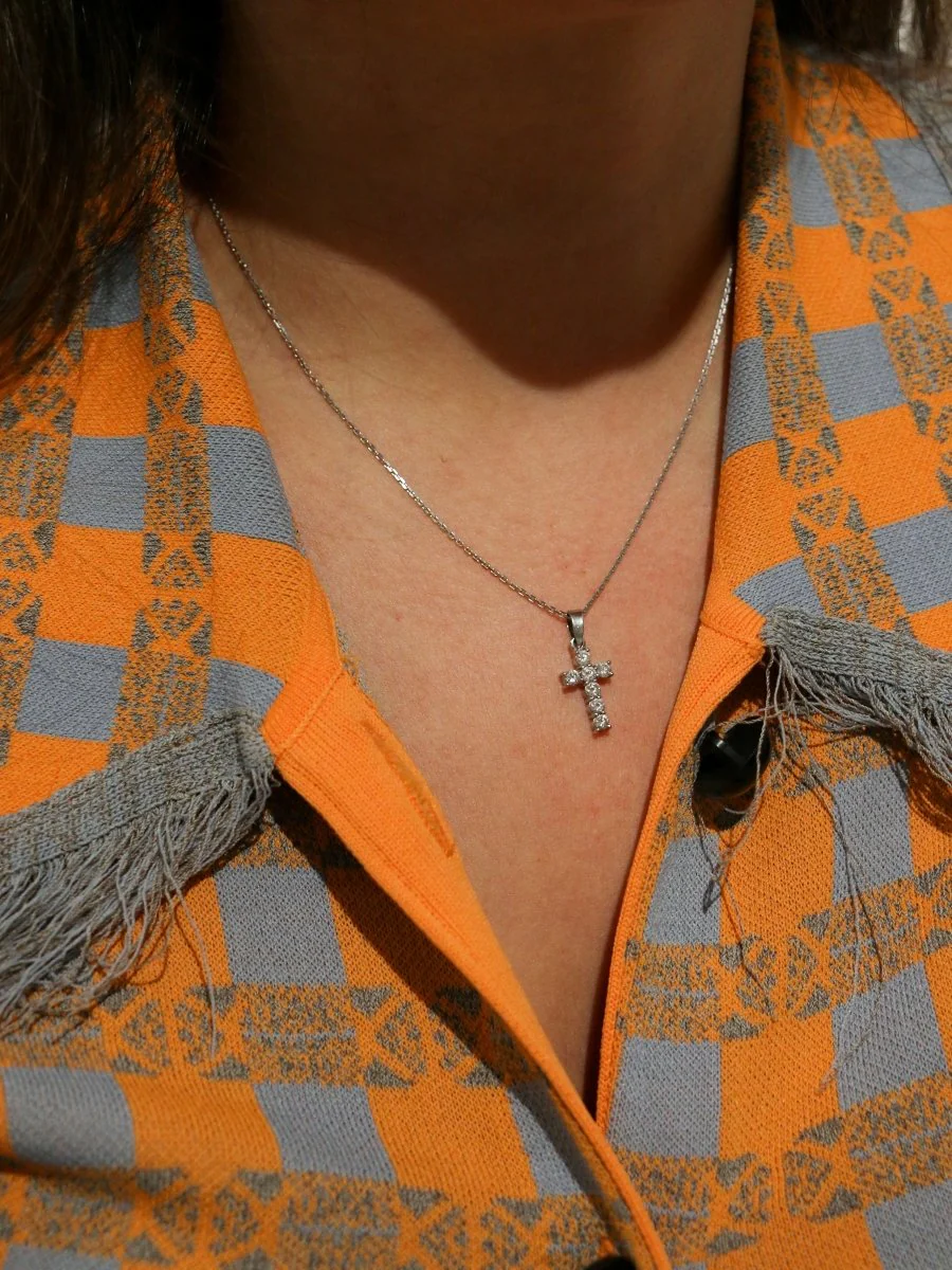 Pendentif vintage croix en or blanc et diamants - Image 2