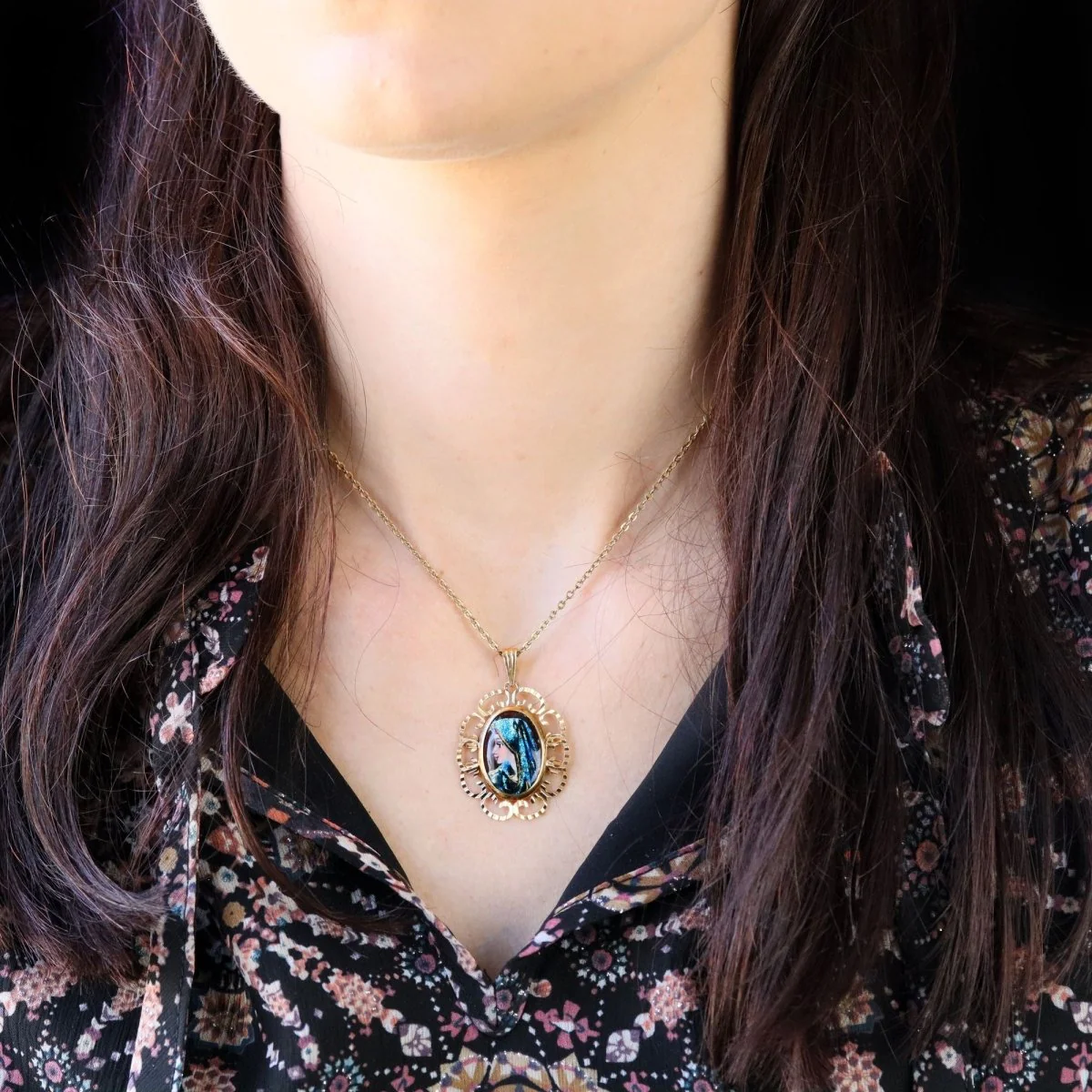 Pendentif en or jaune et émail - Image 2