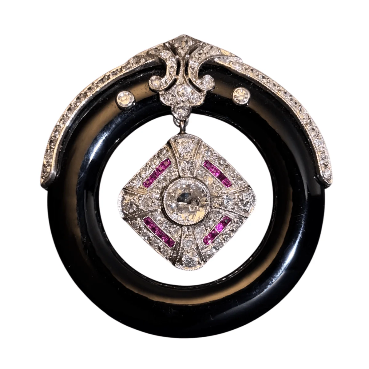 Pendentif en or blanc, platine, onyx, rubis et diamants